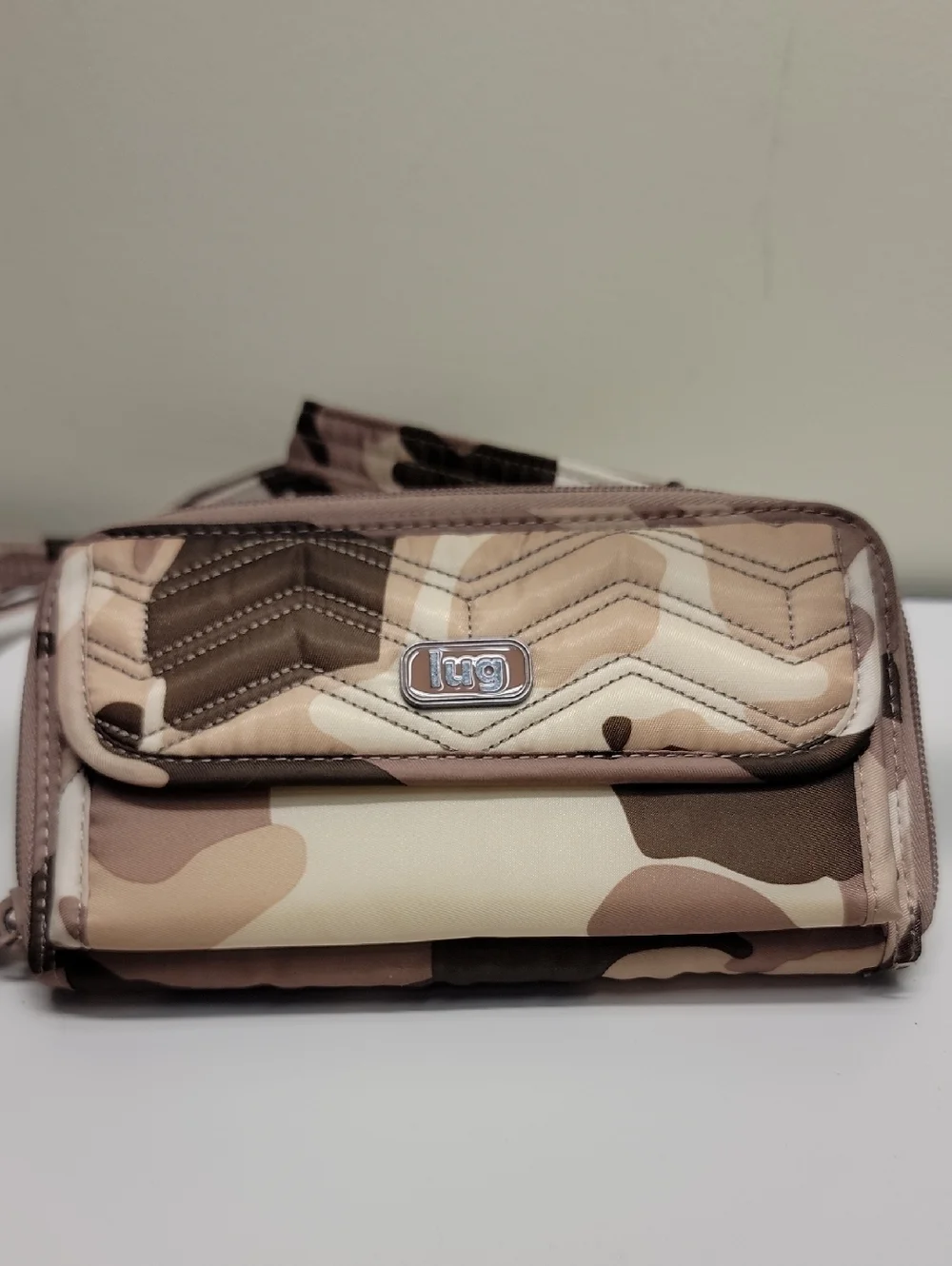 LUG KICKFLIP CONVERTIBLE RFID WALLET CROSSBODY BAG IN LIGHT CAMO